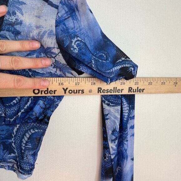 Brand New Pretty Little Thing Women’s 4 Blue Dragon Print Long Sleeve Crop Top - Picture 7 of 13